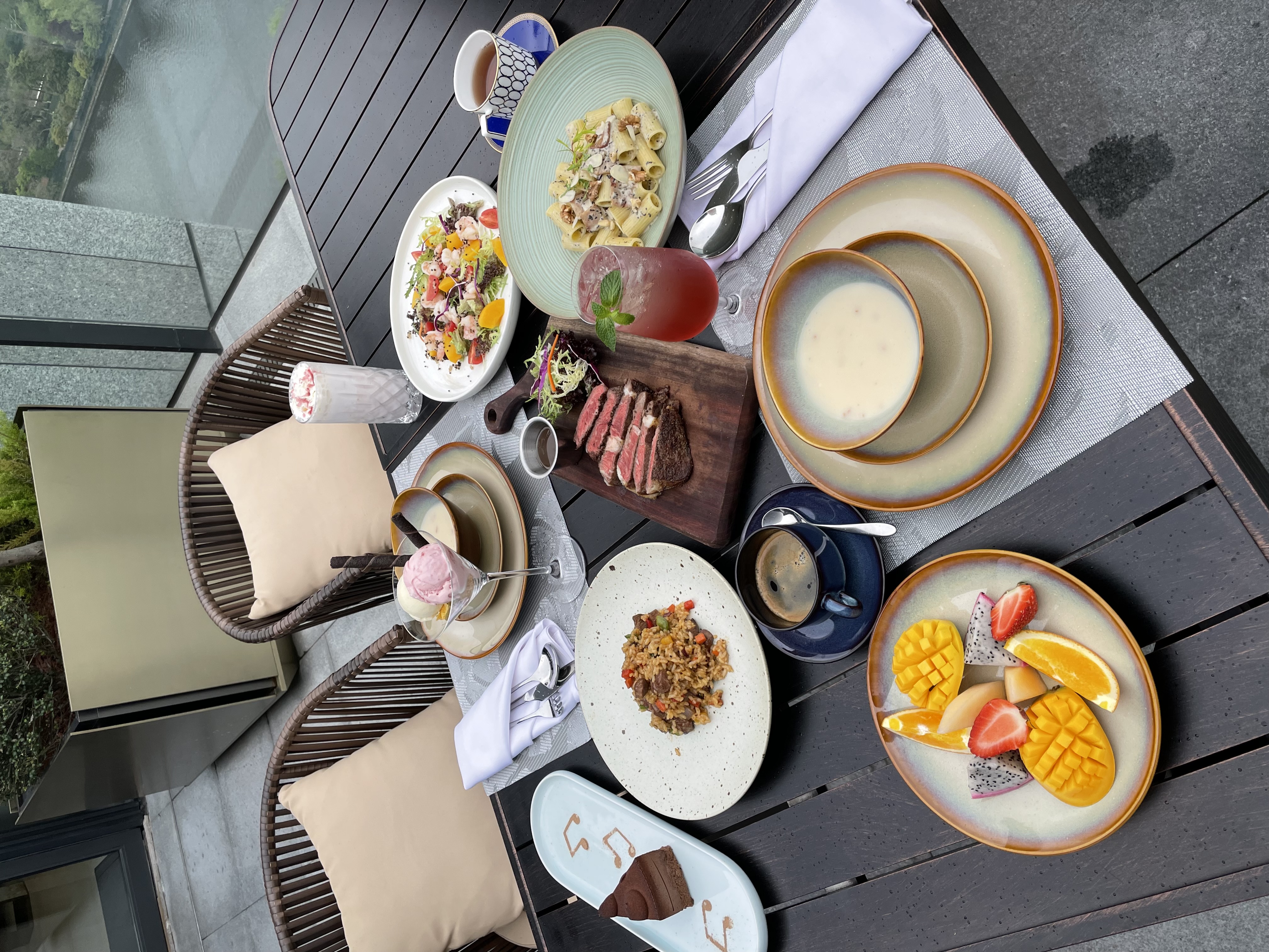 【凤起潮鸣·黄龙饭店·dcafe】双人轻享套餐秒杀_【春秋旅游】